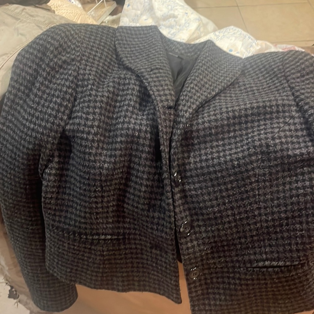Cute cropped size 8 blazer